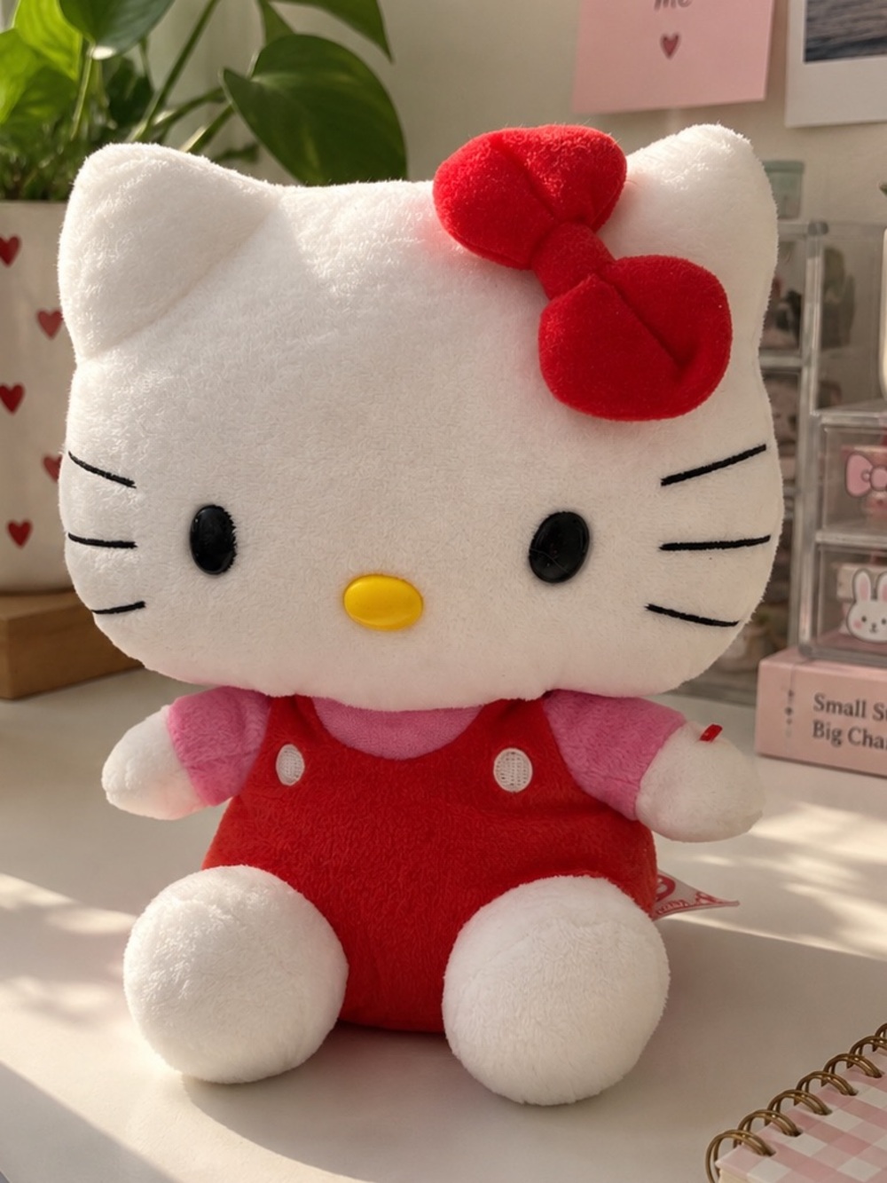 Ty Hello Kitty 2011 Sanrio (red overalls, pink shirt)